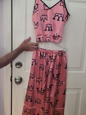 New Sm. Pink Satin Two-Piece Set with Black Crown Print